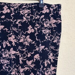 Terra & Sky Black and Tan Floral Leggings